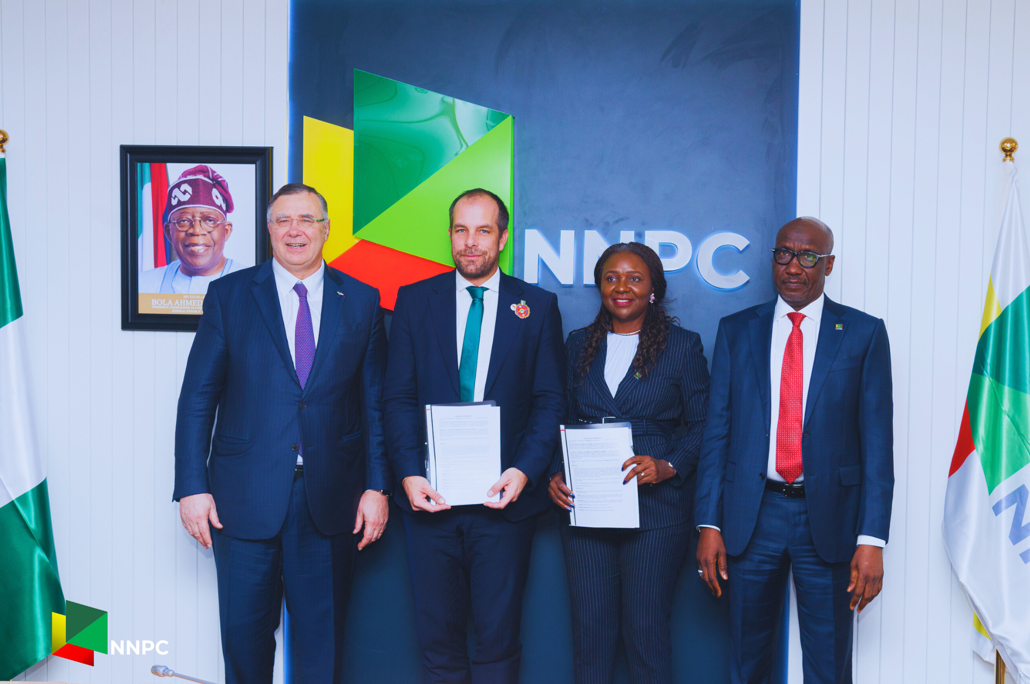 R-L: Executive Vice President, Upstream, NNPC Ltd., Oritsemeyiwa Eyesan and Managing Director and Country Chair, TotalEnergies EP Nigeria, Matthieu Bouyer, sign an MoU between NNPC Ltd. and TotalEnergies on the use of the latter’s Airborne Ultralight Spectrometer for Environment Detection (AUSEA) Technology, aimed at detecting and monitoring methane emissions in oil and gas operations. Watching with keen interest are the Group Chief Executive Officer of NNPC Ltd., Mele Kyari (standing right) and Chairman and Chief Executive Officer of TotalEnergies, Patrick Pouyanné (standing left).